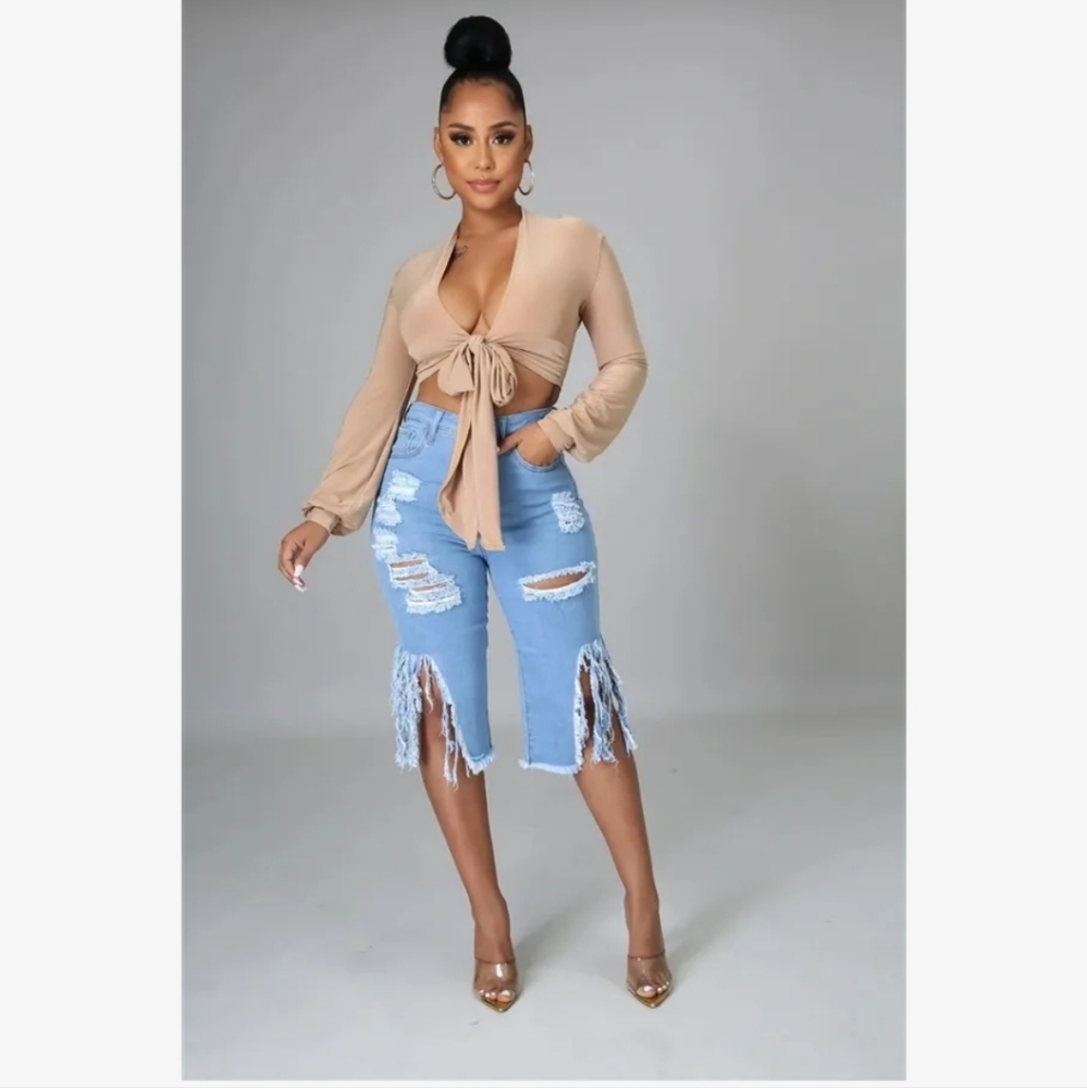 Distressed Knee Length Capri Shorts Blue